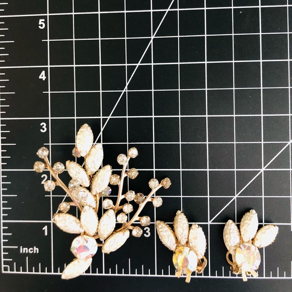 Vintage Rhinestone Lava Demi Parure Brooch & Earrings - Picture 3 of 11